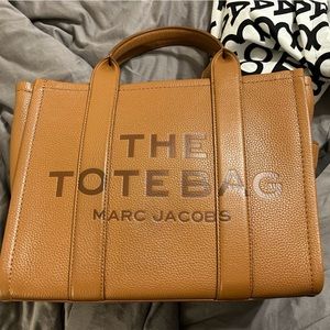 Marc Jacob’s Leather medium The Tote Bag